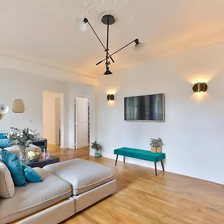 Urbanflat 99 - Spacious 6 Bedrroms In